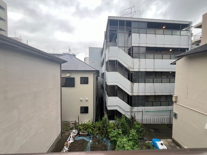 物件内観写真16　(室内からの展望)