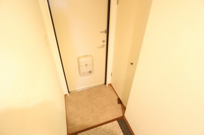 物件内観写真10　(玄関)