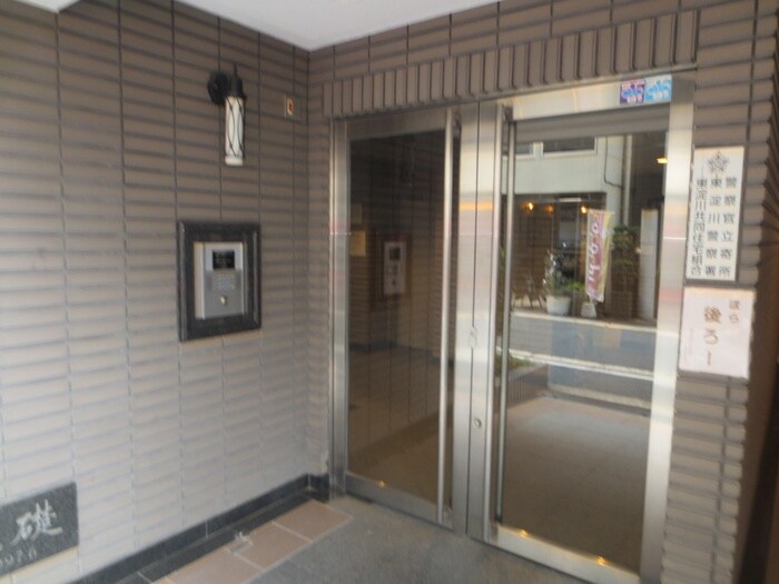 物件外観写真2　(エントランス部分)