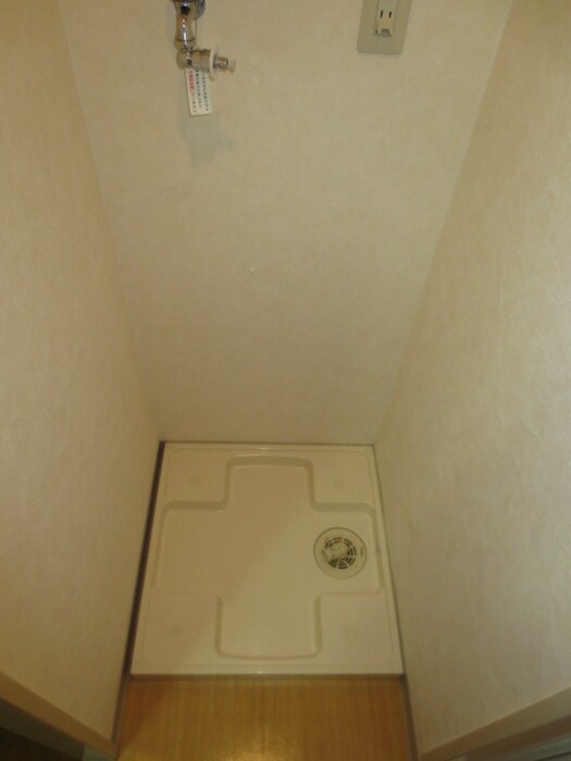 物件内観写真8　(洗濯機置場)