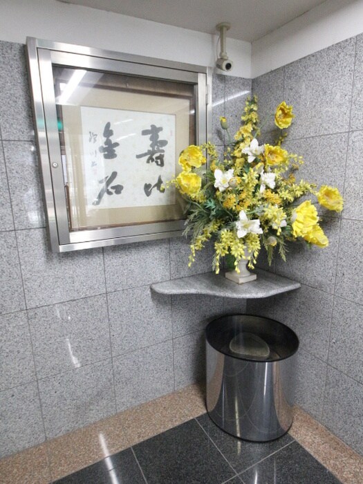 物件外観写真4　(エントランス部分)