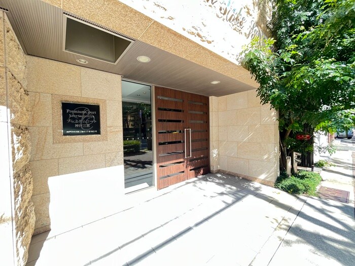 物件外観写真3　(エントランス部分)