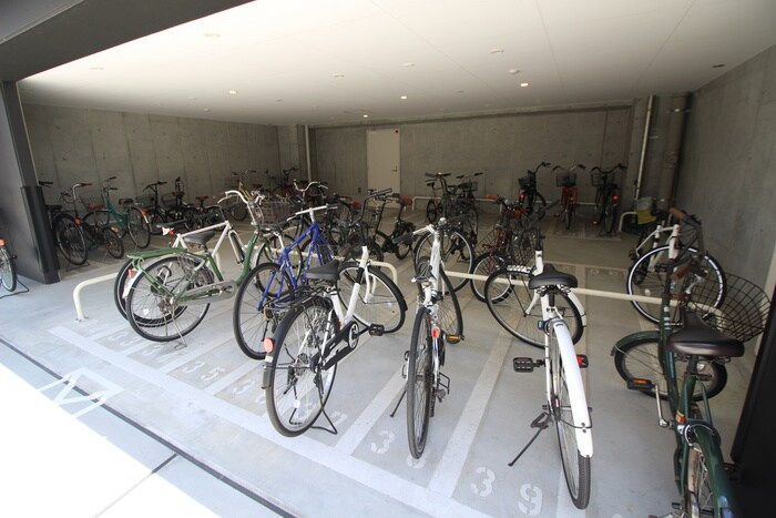 物件外観写真4　(駐輪場)