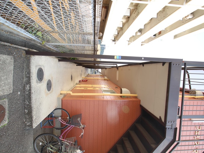 物件外観写真2　(エントランス部分)