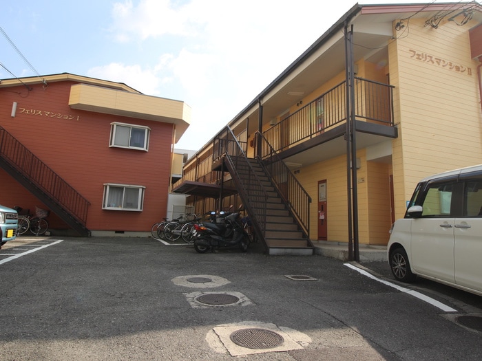 物件外観写真5　(駐車場)