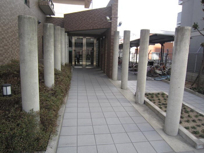 物件外観写真5　(エントランス部分)