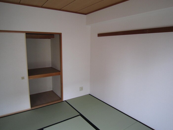 物件内観写真11　(居室)