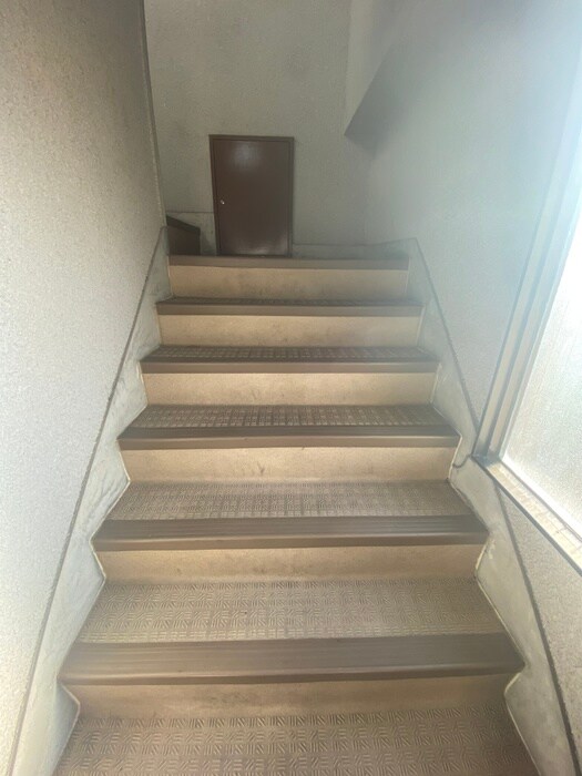 物件外観写真5　(エントランス部分)