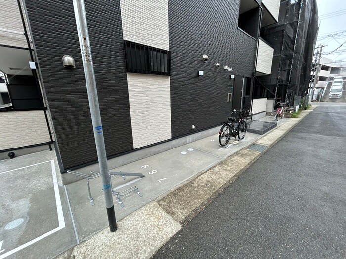 物件外観写真4　(駐輪場)