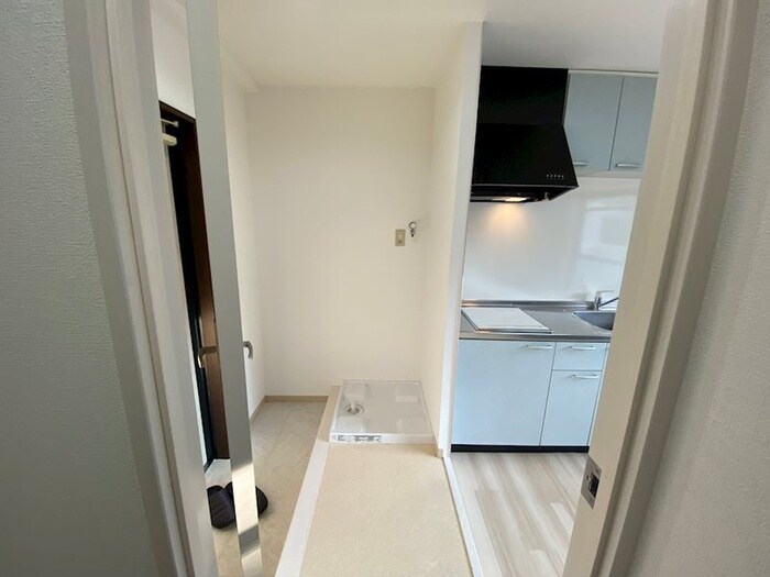 物件内観写真9　(洗濯機置場)