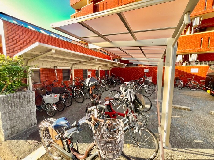 物件外観写真4　(駐輪場)