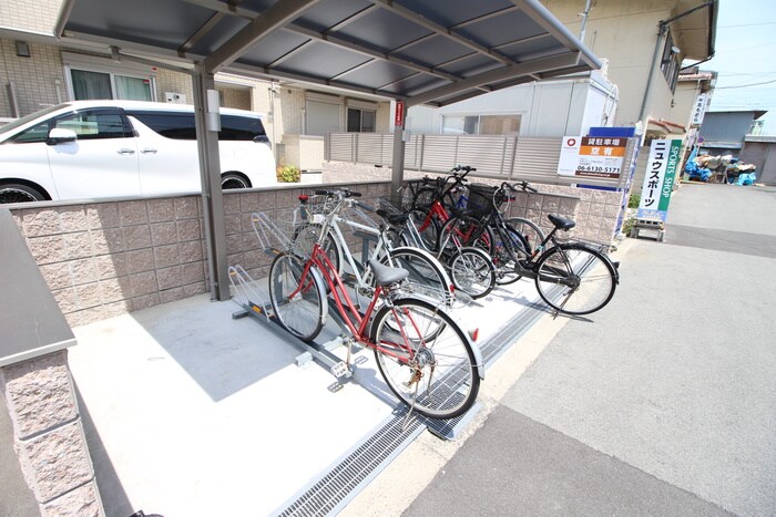 物件外観写真5　(駐輪場)