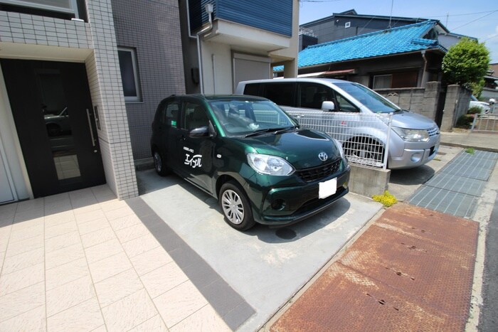 物件外観写真5　(駐車場)