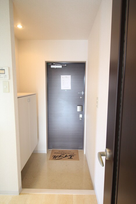 物件内観写真13　(玄関)