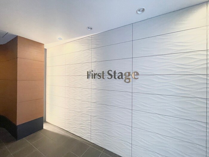 物件外観写真6　(エントランス部分)