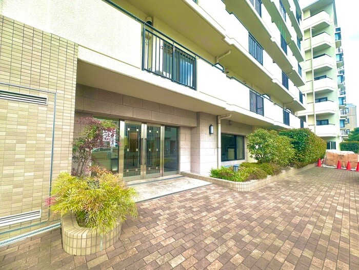 物件外観写真4　(エントランス部分)