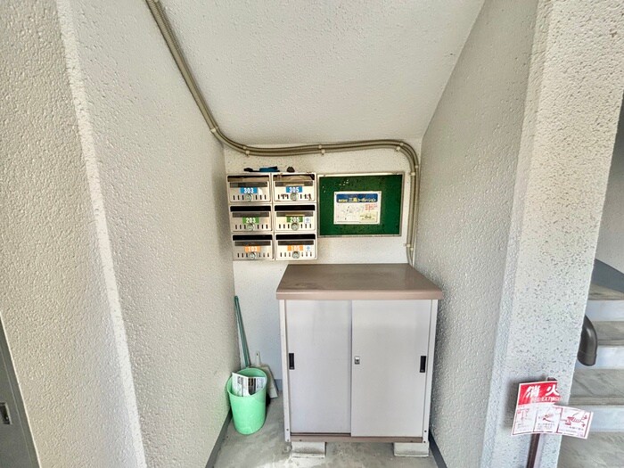 物件外観写真6　(エントランス部分)