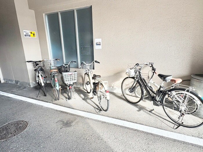 物件外観写真2　(駐輪場)