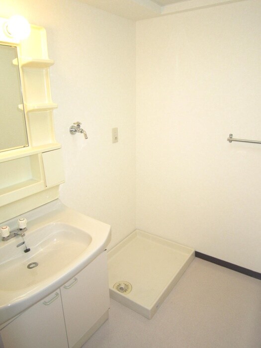 物件内観写真11　(洗濯機置場)