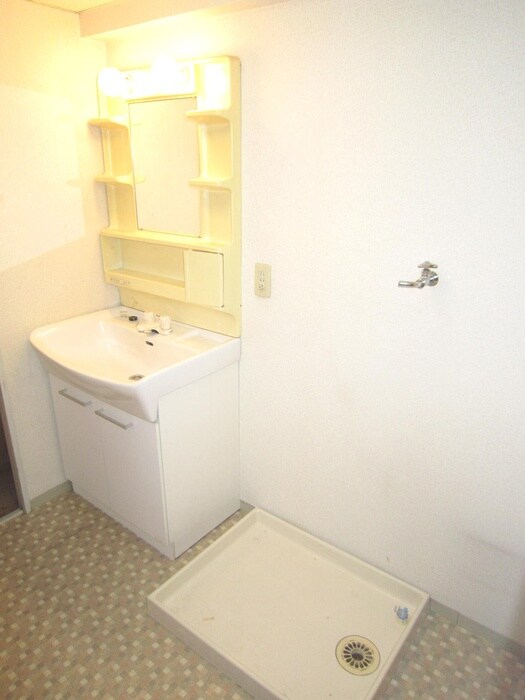 物件内観写真12　(洗濯機置場)