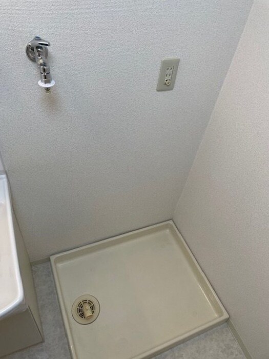 物件内観写真14　(洗濯機置場)