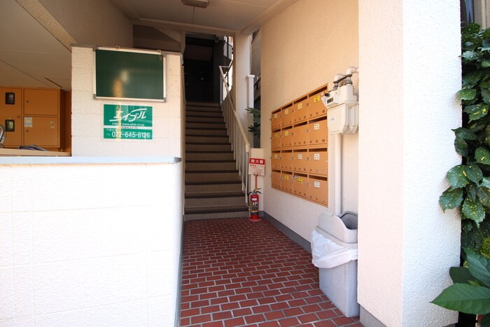 物件外観写真5　(エントランス部分)