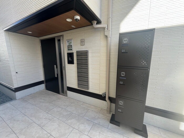 物件外観写真5　(エントランス部分)