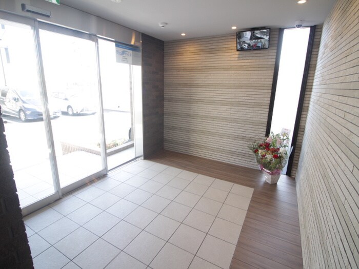 物件外観写真4　(エントランス部分)