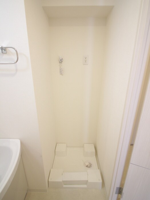 物件内観写真13　(洗濯機置場)