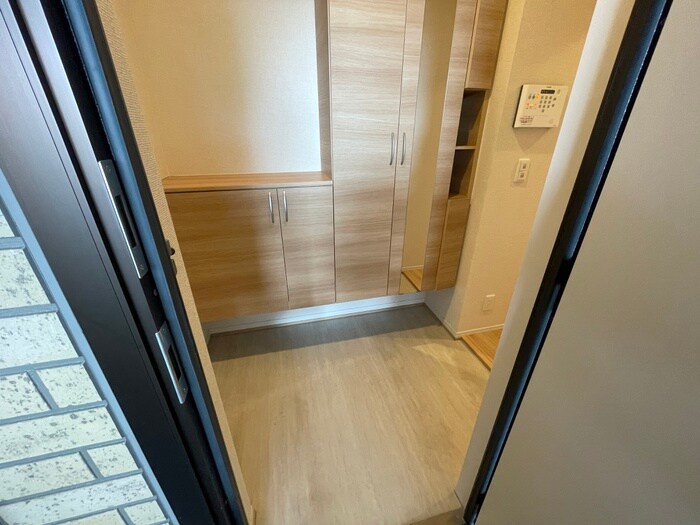 物件内観写真7　(玄関)