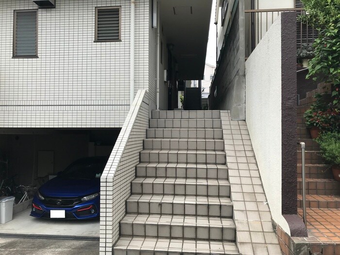 物件外観写真3　(エントランス部分)