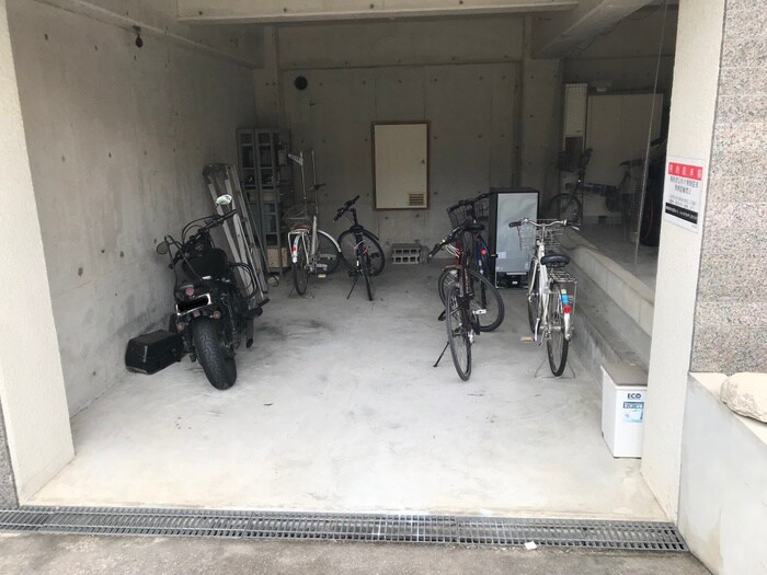物件外観写真5　(駐輪場)