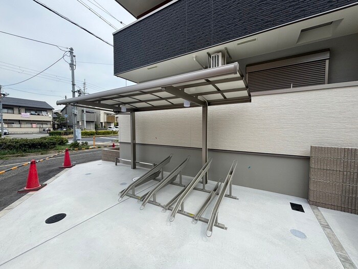 物件外観写真3　(駐輪場)