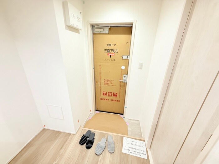 物件内観写真16　(玄関)