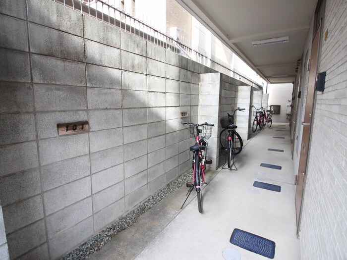 物件外観写真5　(駐輪場)