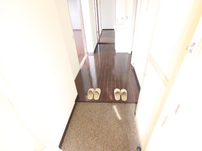 物件内観写真7　(玄関)