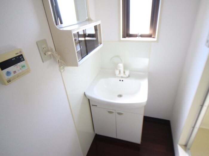 物件内観写真8　(洗面)