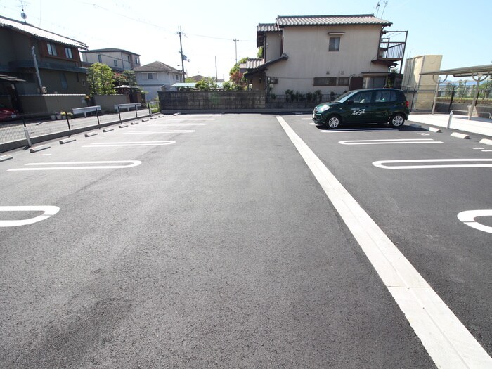 物件外観写真4　(駐車場)