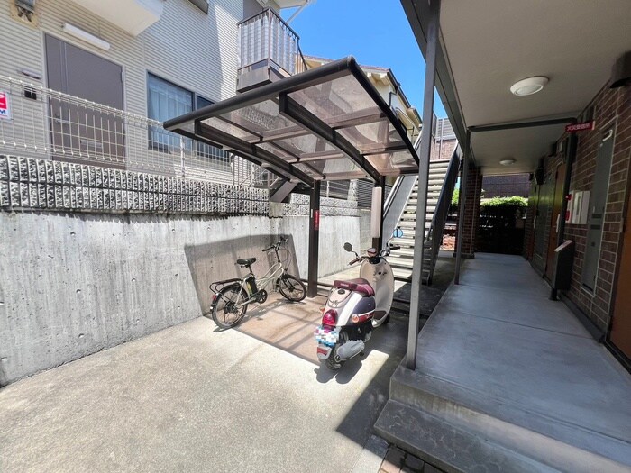 物件外観写真5　(駐輪場)