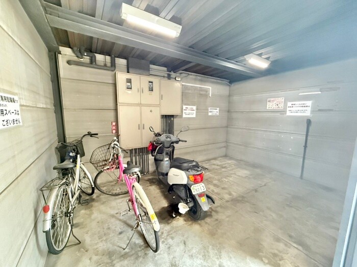 物件外観写真5　(駐輪場)