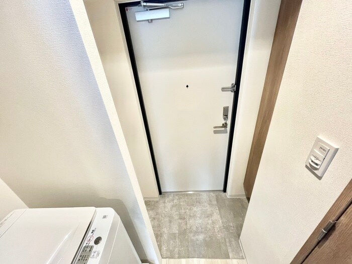 物件内観写真12　(玄関)