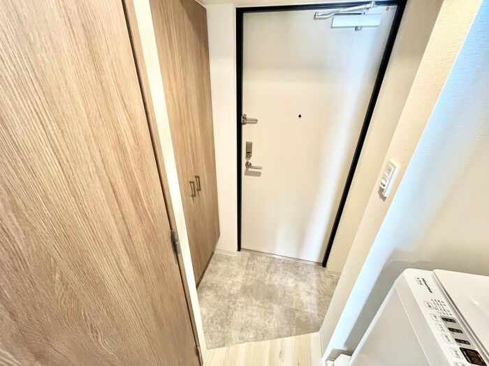 物件内観写真12　(玄関)