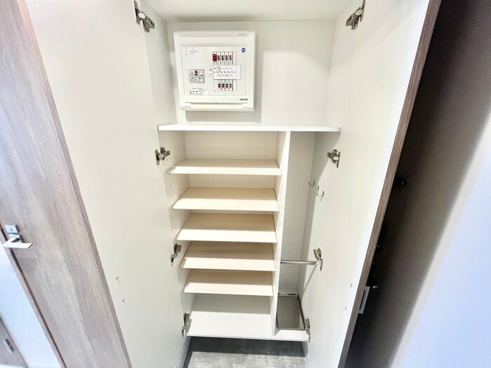 物件内観写真18　(玄関)