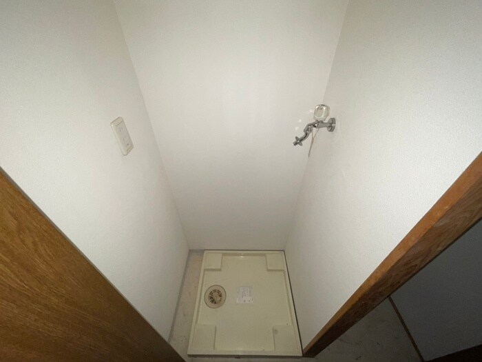 物件内観写真18　(洗濯機置場)