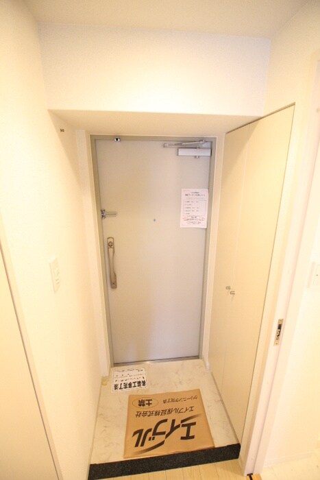 物件内観写真8　(玄関)
