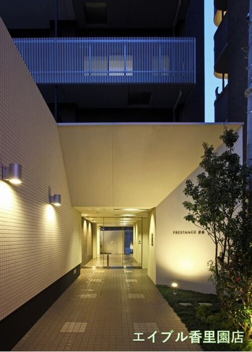 物件外観写真4　(エントランス部分)