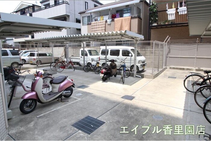 物件外観写真5　(駐輪場)