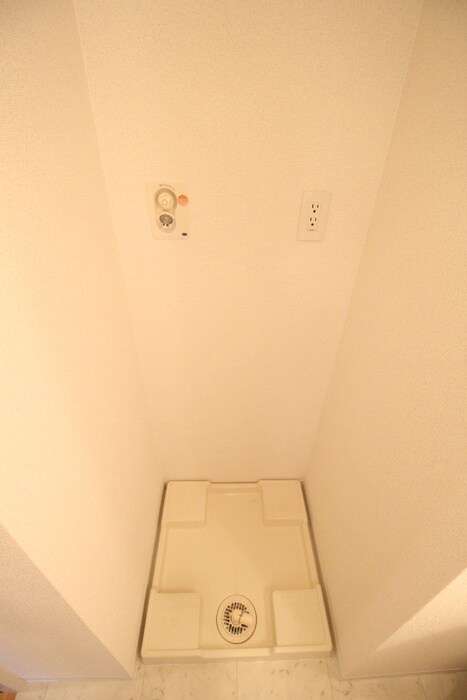 物件内観写真18　(洗濯機置場)