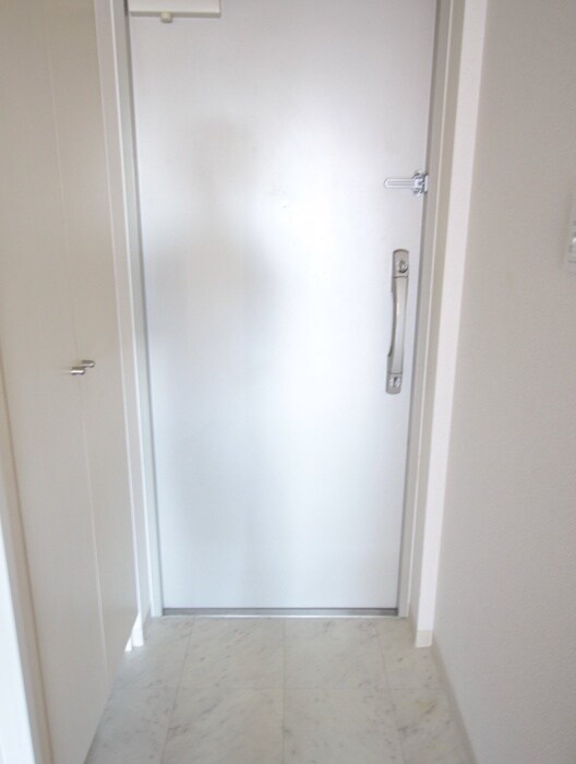 物件内観写真18　(玄関)