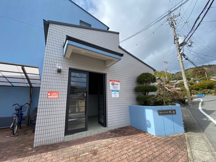 物件外観写真4　(エントランス部分)